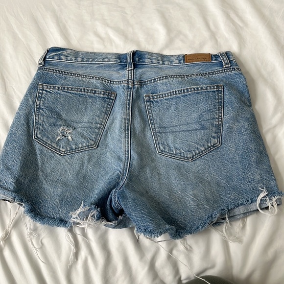 American Eagle Mom Short - Picture 2 of 4